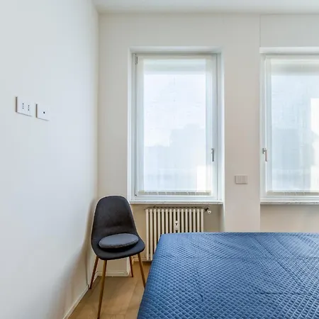 Central Milan Apartments - Duomo And Navigli, Bright With Balcony-3