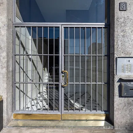 Central Milan Apartments - Duomo And Navigli, Bright With Balcony-2